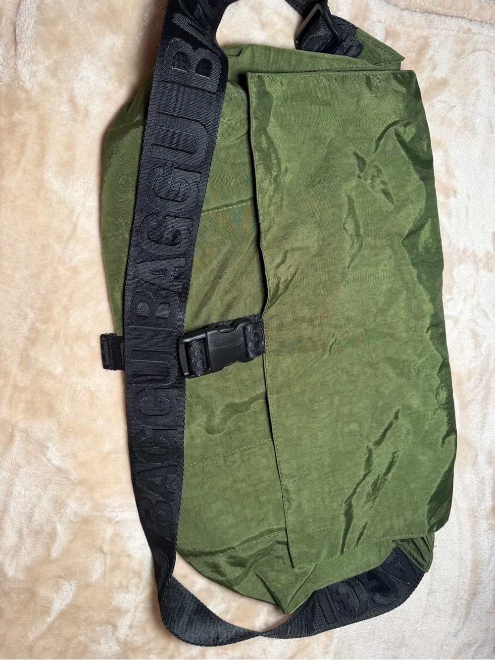 BAGGU Sport Messenger Bag — Bay Laurel